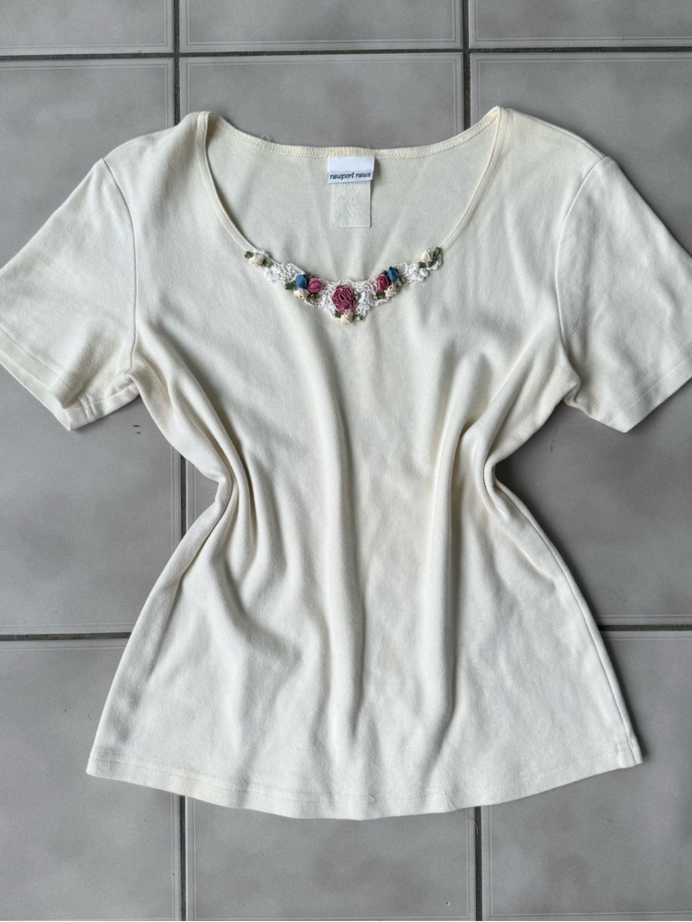 Women’s Vintage Newport News Floral Embroidered Blouse T Shirt